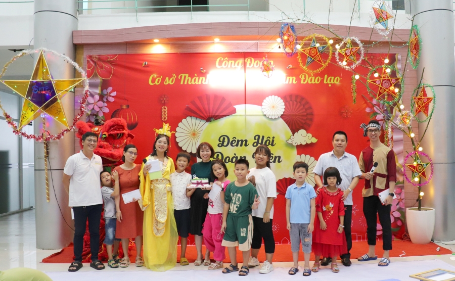 Trung tâm Đào tạo Khu Công nghệ cao tổ chức Ngày hội Trung thu đầy sắc màu